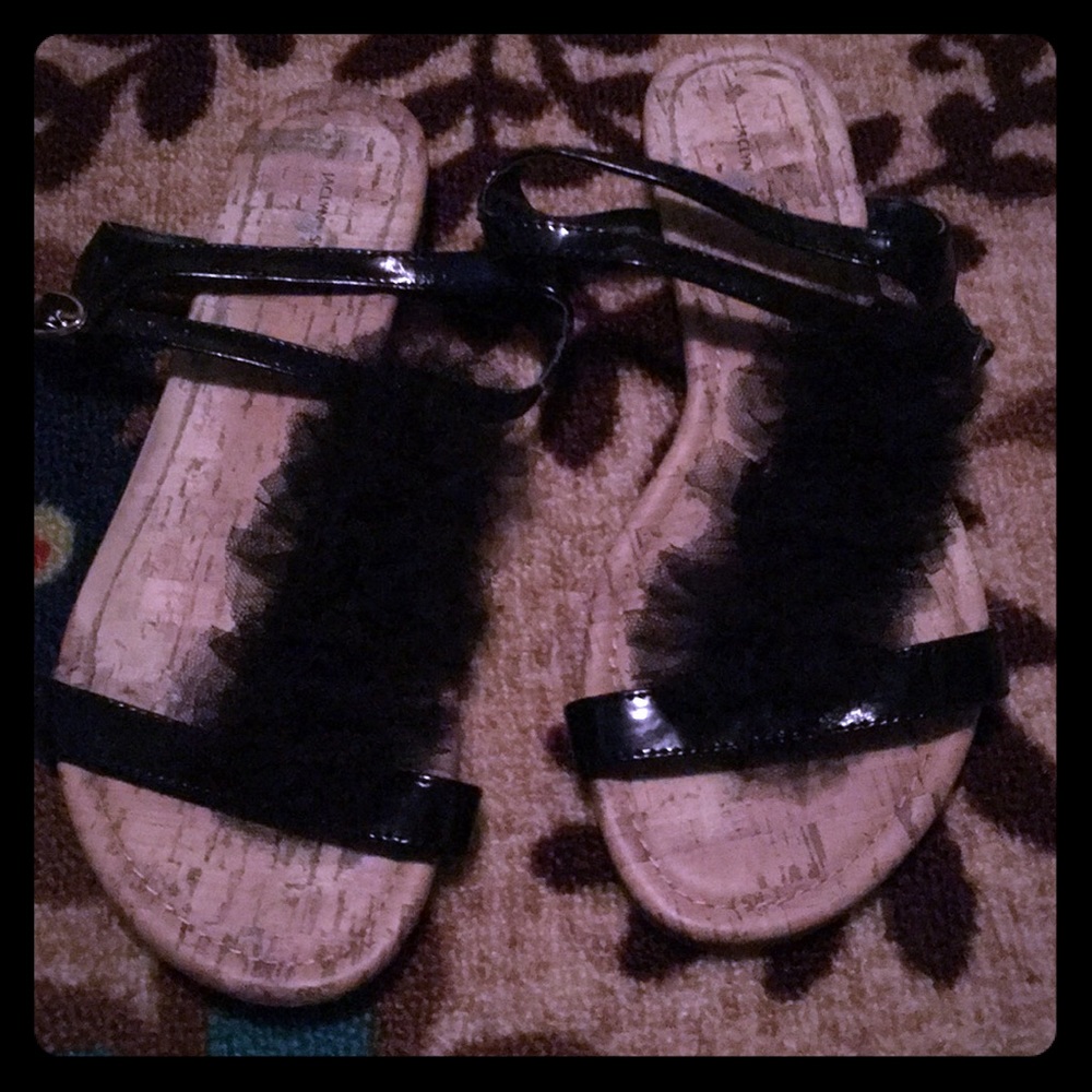 Jaclyn Smith riffle sandals